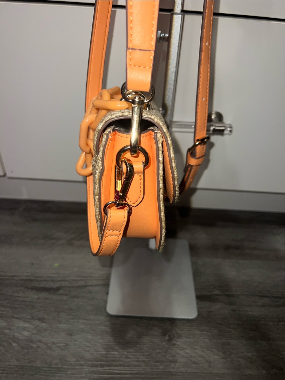 Anne Klein Mini Saddle Straw Crossbody w/ Peach/Coral Straps - Picture 6 of 10